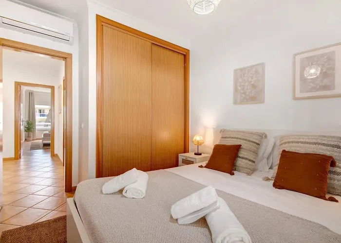 T3 G Alfarrobeira Apartment *